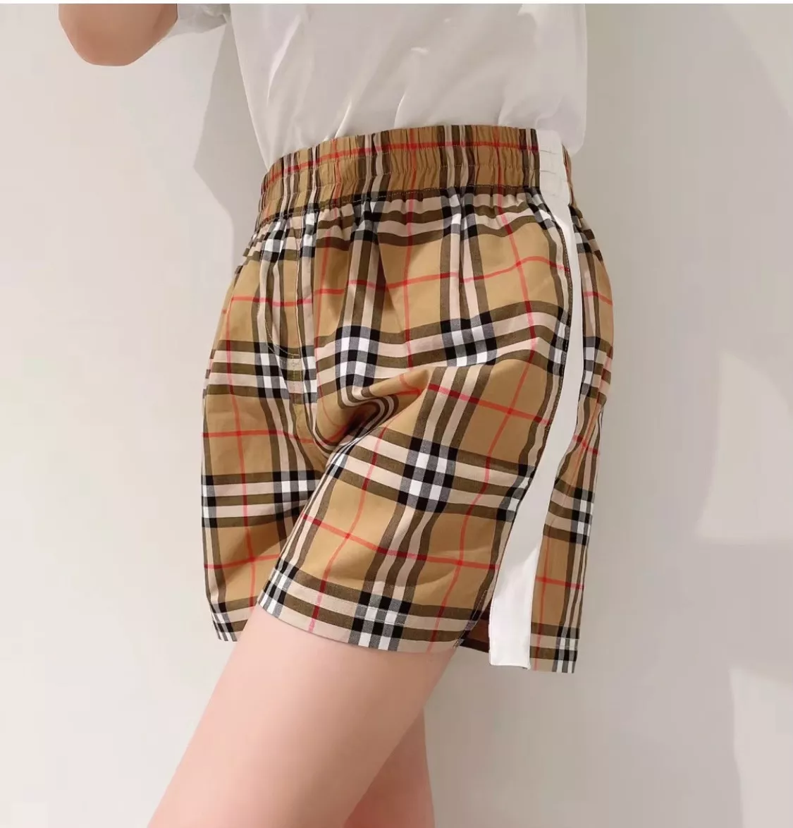 버버리 클래식 체크 화이트 사이드 트림 하프 팬츠 상세 이미지 13