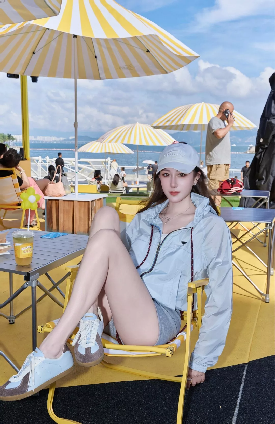 프라다 삼각 로고 크롭 나일론 방수 후드 집업 재킷 상세 이미지 20