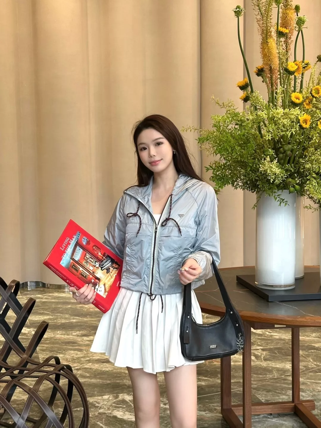 프라다 삼각 로고 크롭 나일론 방수 후드 집업 재킷 상세 이미지 23