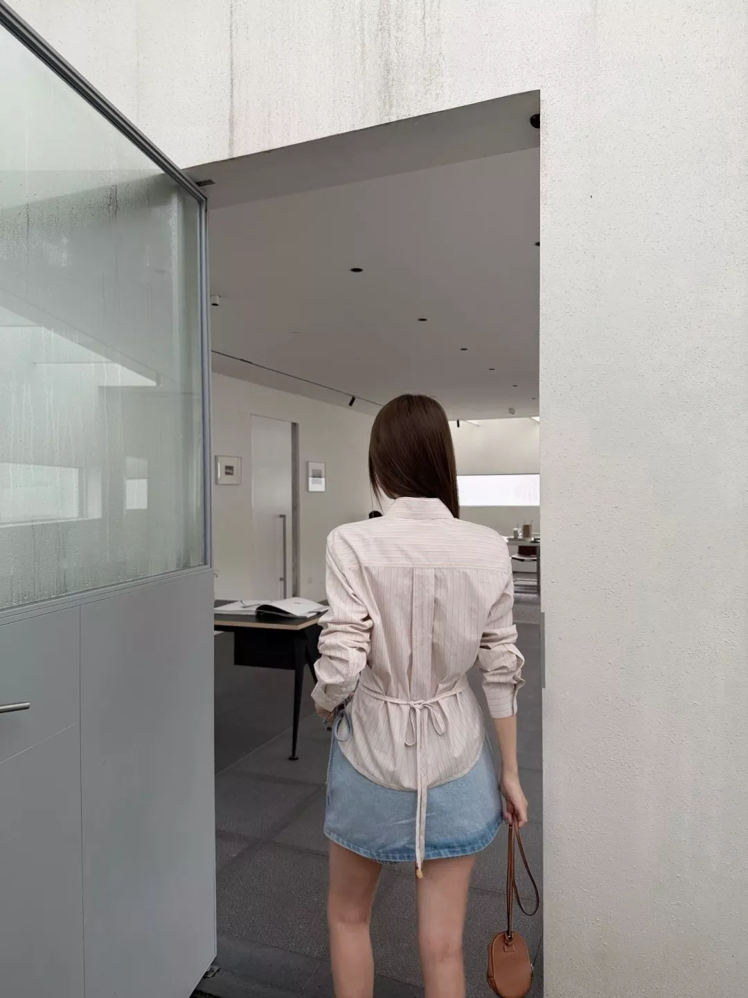 로에베 아나그램 자수 스트라이프 타이 디테일 긴소매 셔츠 상세 이미지 20