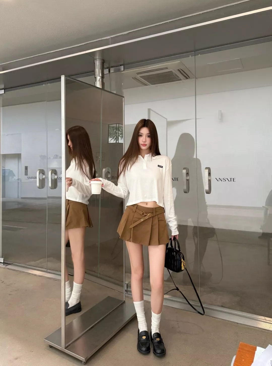 미우미우 자수 포인트 코튼 트윌 벨트 미니 스커트 상세 이미지 27
