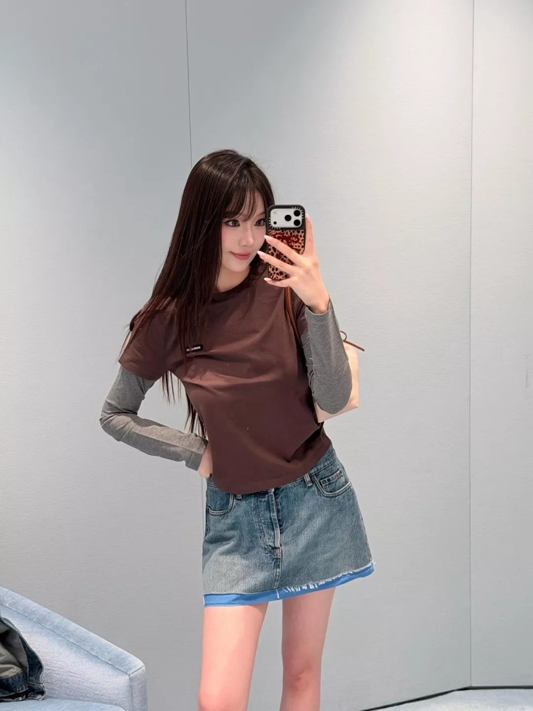 미우미우 자수 라벨 스트라이프 소매 레이어드 긴소매 티셔츠 상세 이미지 27