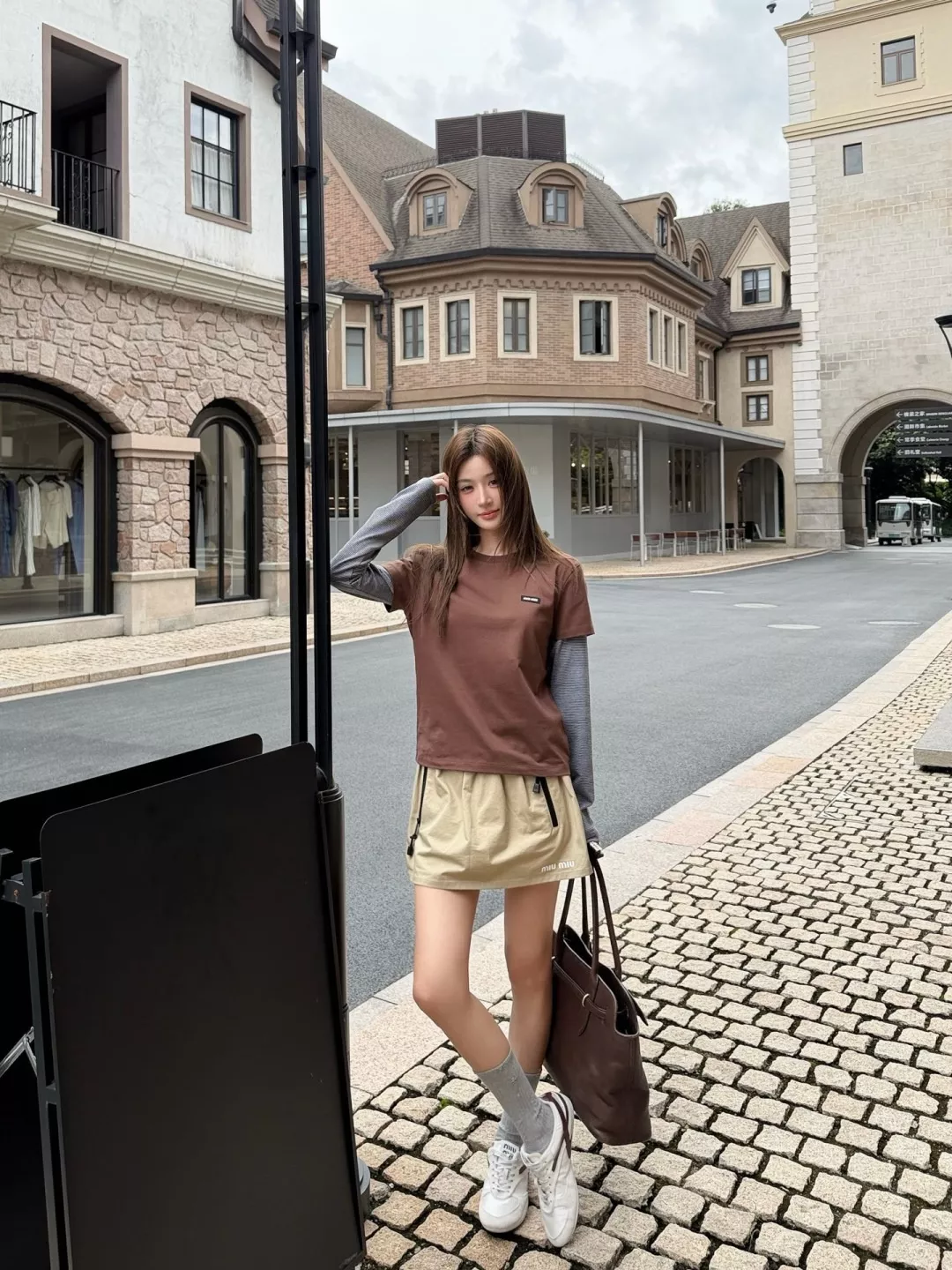 미우미우 자수 라벨 스트라이프 소매 레이어드 긴소매 티셔츠 상세 이미지 20