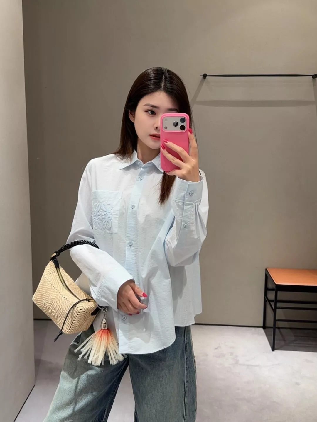 로에베 아나그램 자수 포켓 코튼 포플린 긴소매 셔츠 상세 이미지 27