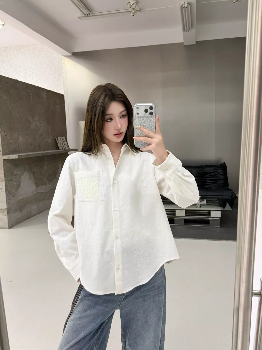 로에베 아나그램 자수 포켓 코튼 포플린 긴소매 셔츠 상세 이미지 22