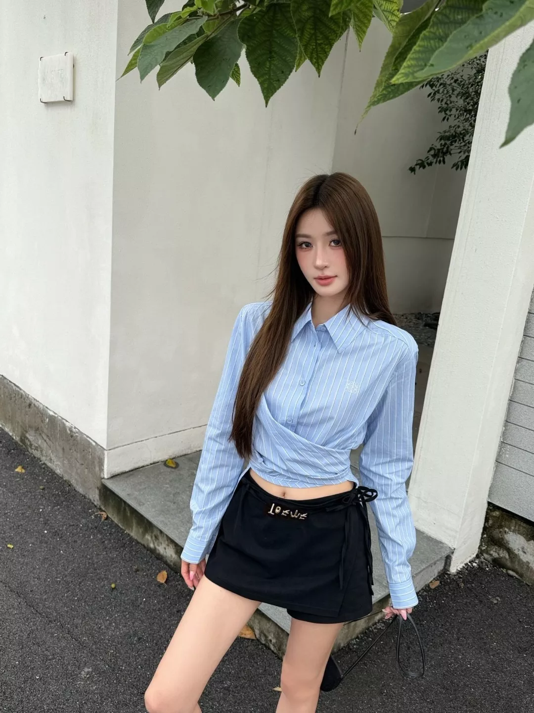 로에베 코럴 텍스처 메탈 레터링 랩 스타일 하이웨이스트 쇼츠 상세 이미지 17