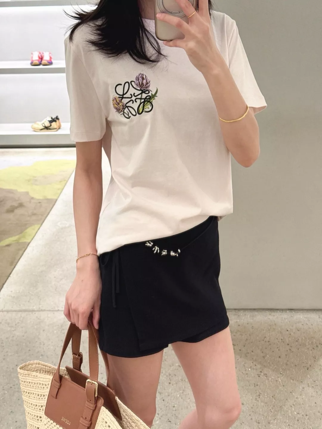 로에베 코럴 텍스처 메탈 레터링 랩 스타일 하이웨이스트 쇼츠 상세 이미지 24