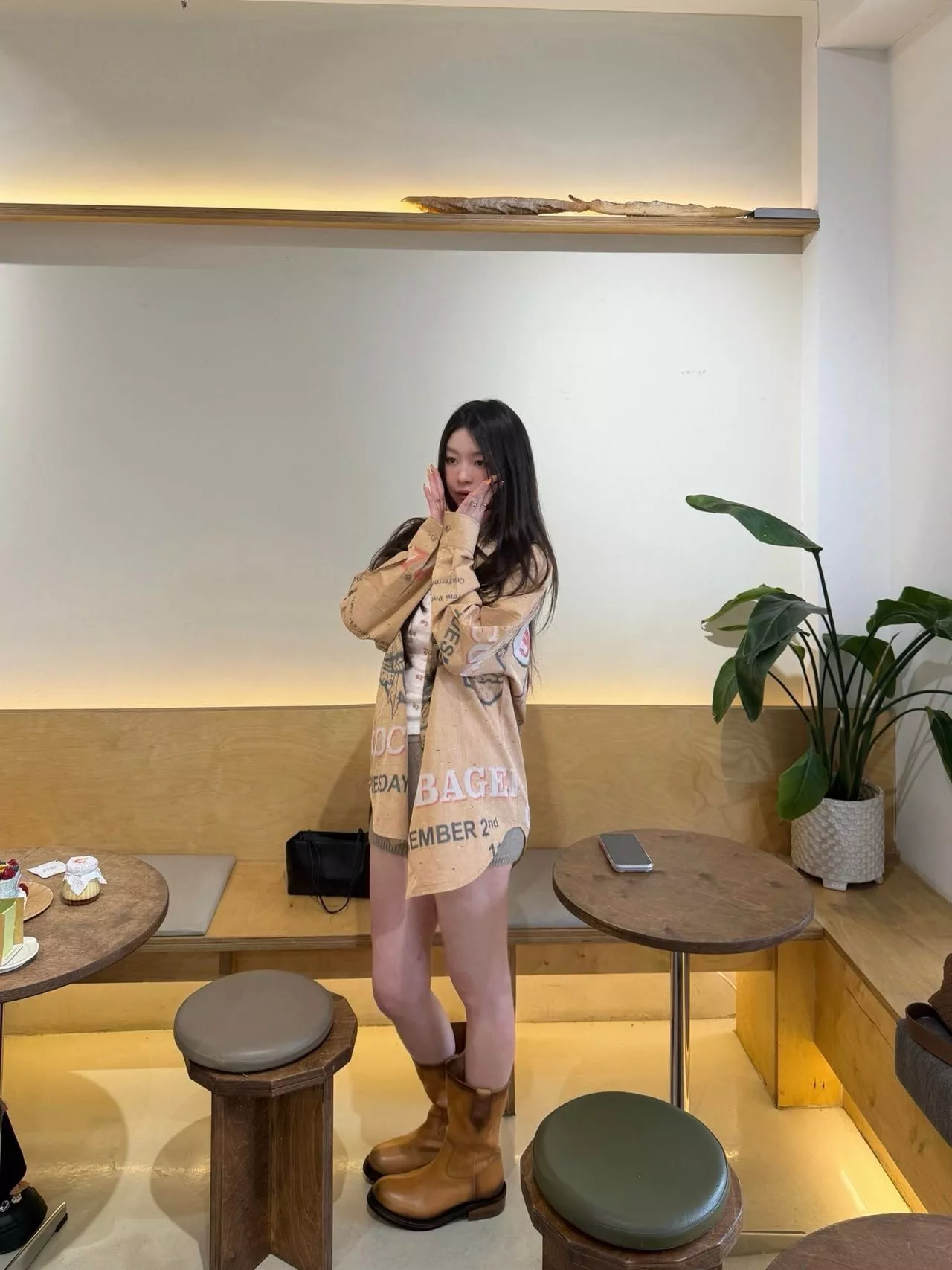 샤넬 26A 베이글 프린트 오버사이즈 긴소매 셔츠 상세 이미지 37