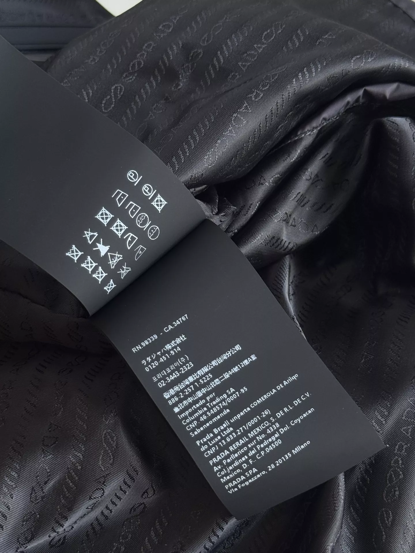 프라다 삼각 로고 나일론 히든 후드 집업 재킷 상세 이미지 56