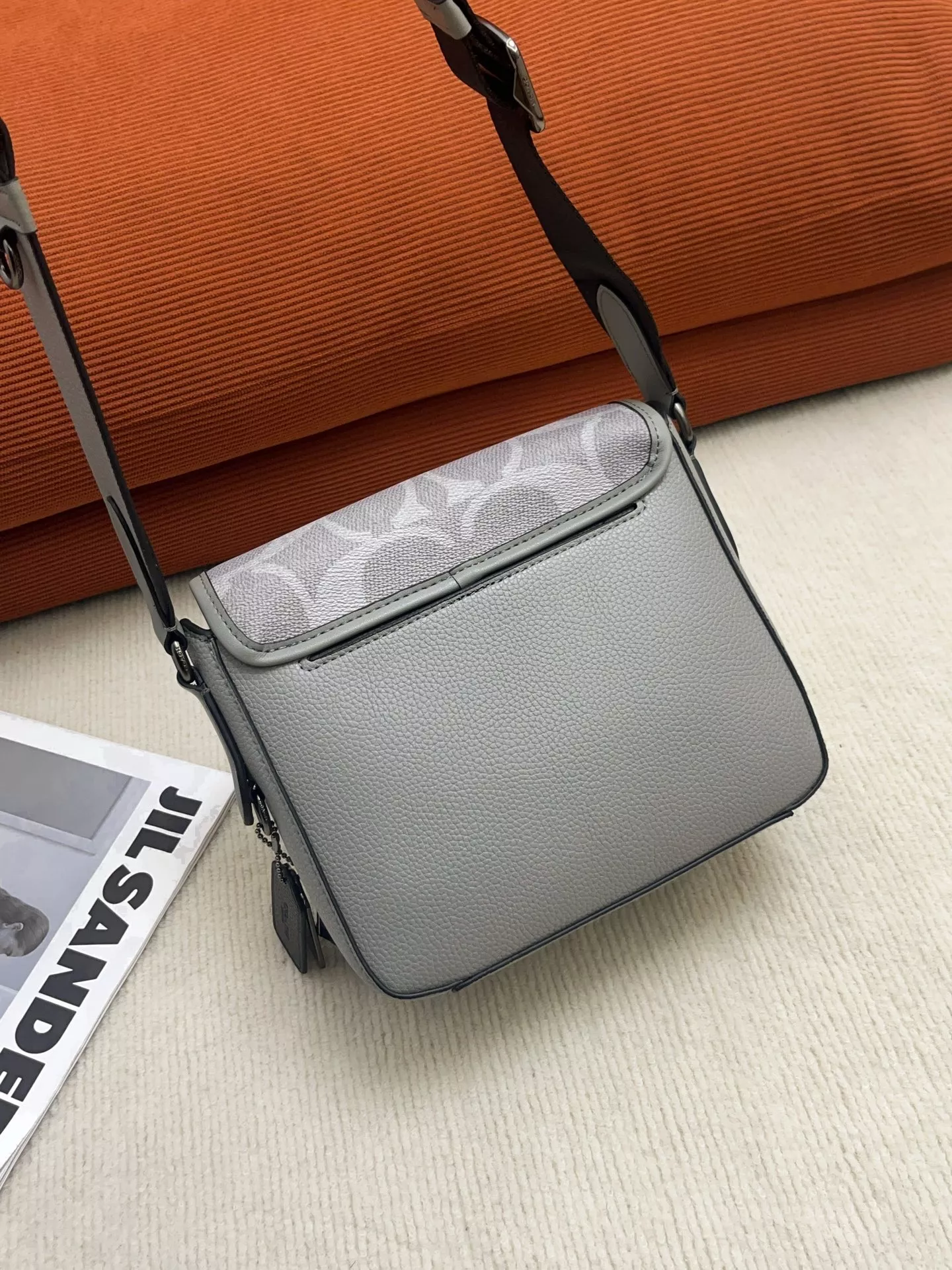 코치 설리번 시그니처 플랩 메신저백 상세 이미지 15