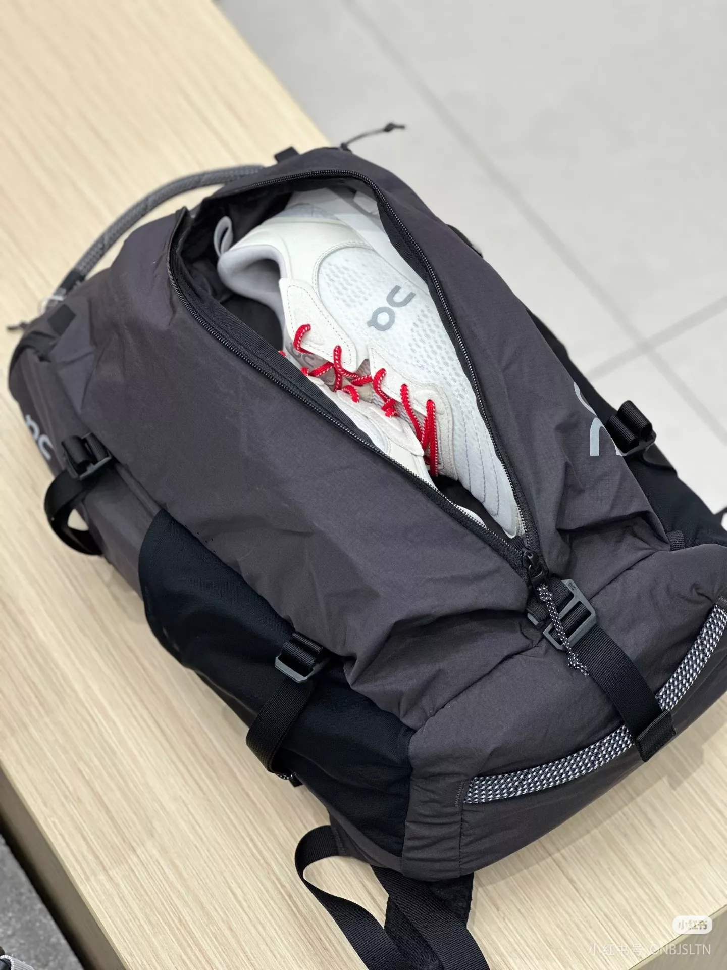 온러닝 스피드 팩 30L 라이트 방수 백팩 상세 이미지 68