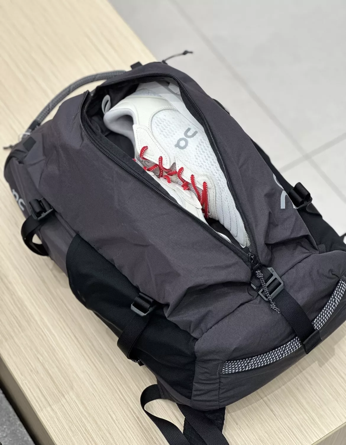 온러닝 스피드 팩 30L 경량 방수 백팩 상세 이미지 34