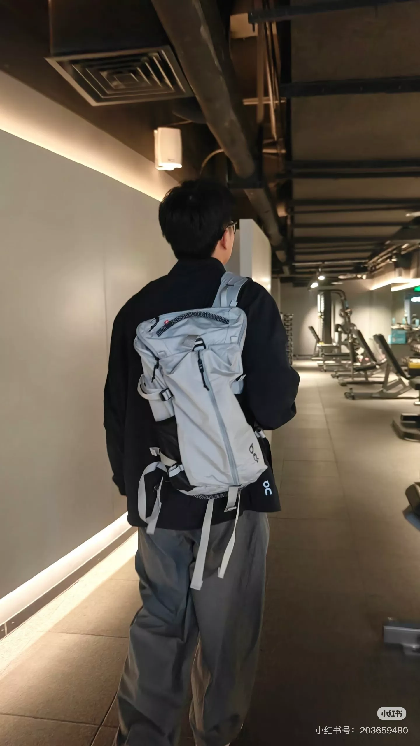 온러닝 스피드 팩 30L 경량 방수 백팩 상세 이미지 44