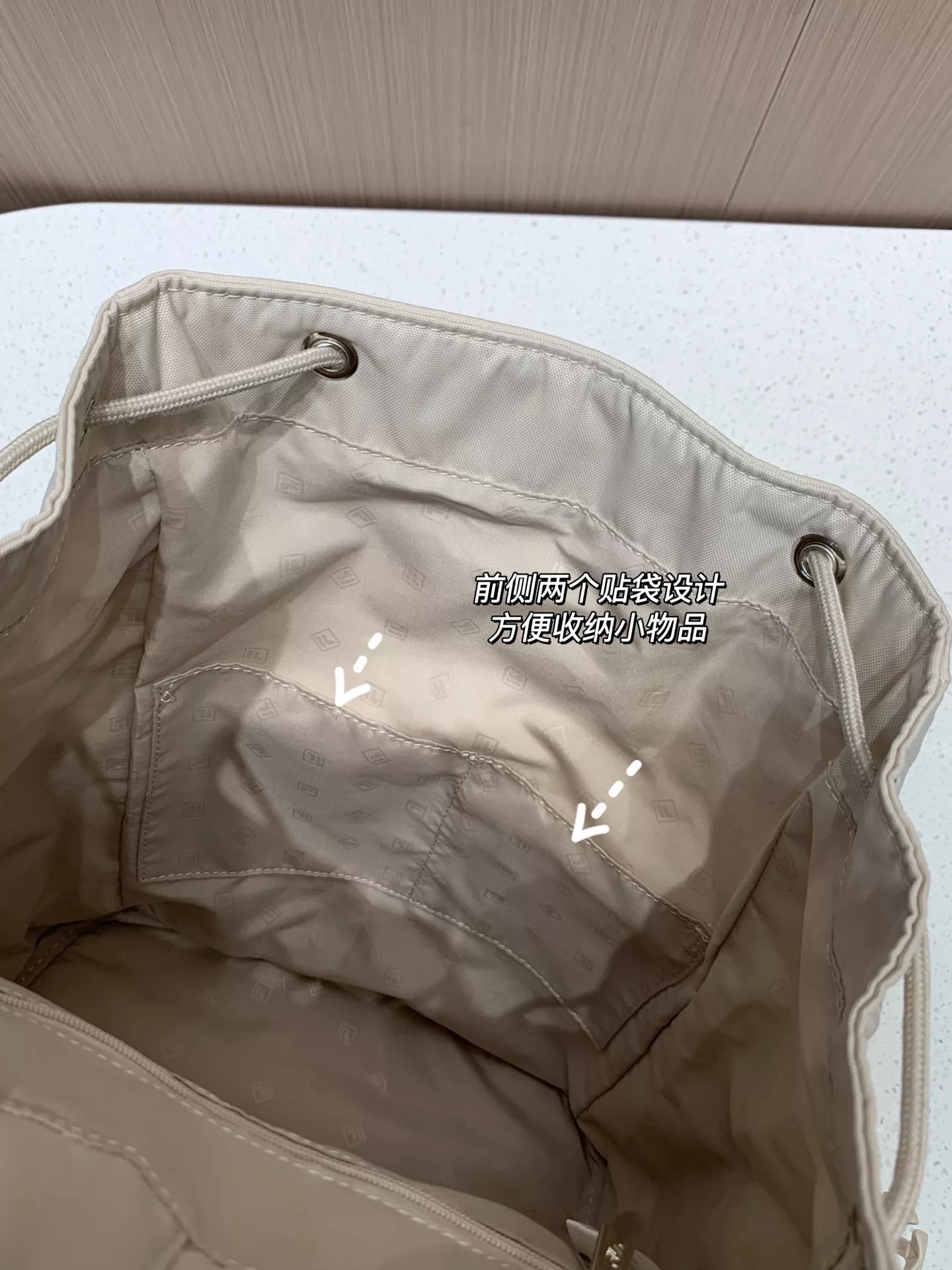 휠라 나일론 워싱 플랩 드로스트링 여성 백팩 상세 이미지 28