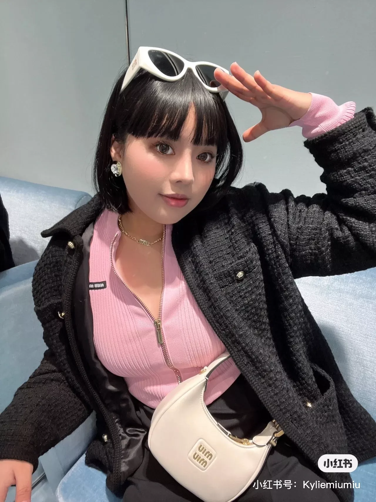 미우미우 5BC161 로고 카프스킨 호보 숄더백 상세 이미지 15