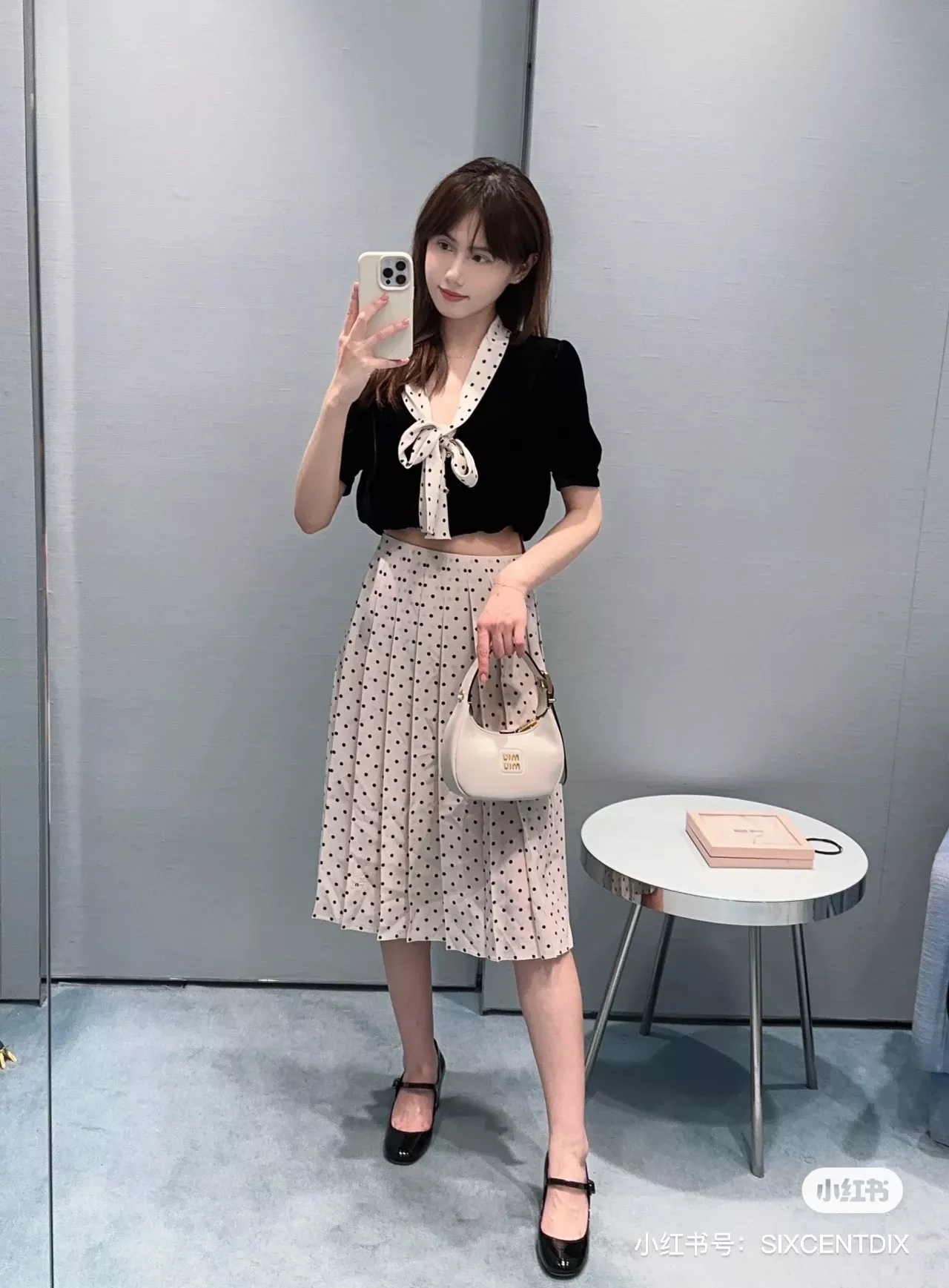 미우미우 5BC161 로고 카프스킨 호보 숄더백 상세 이미지 11