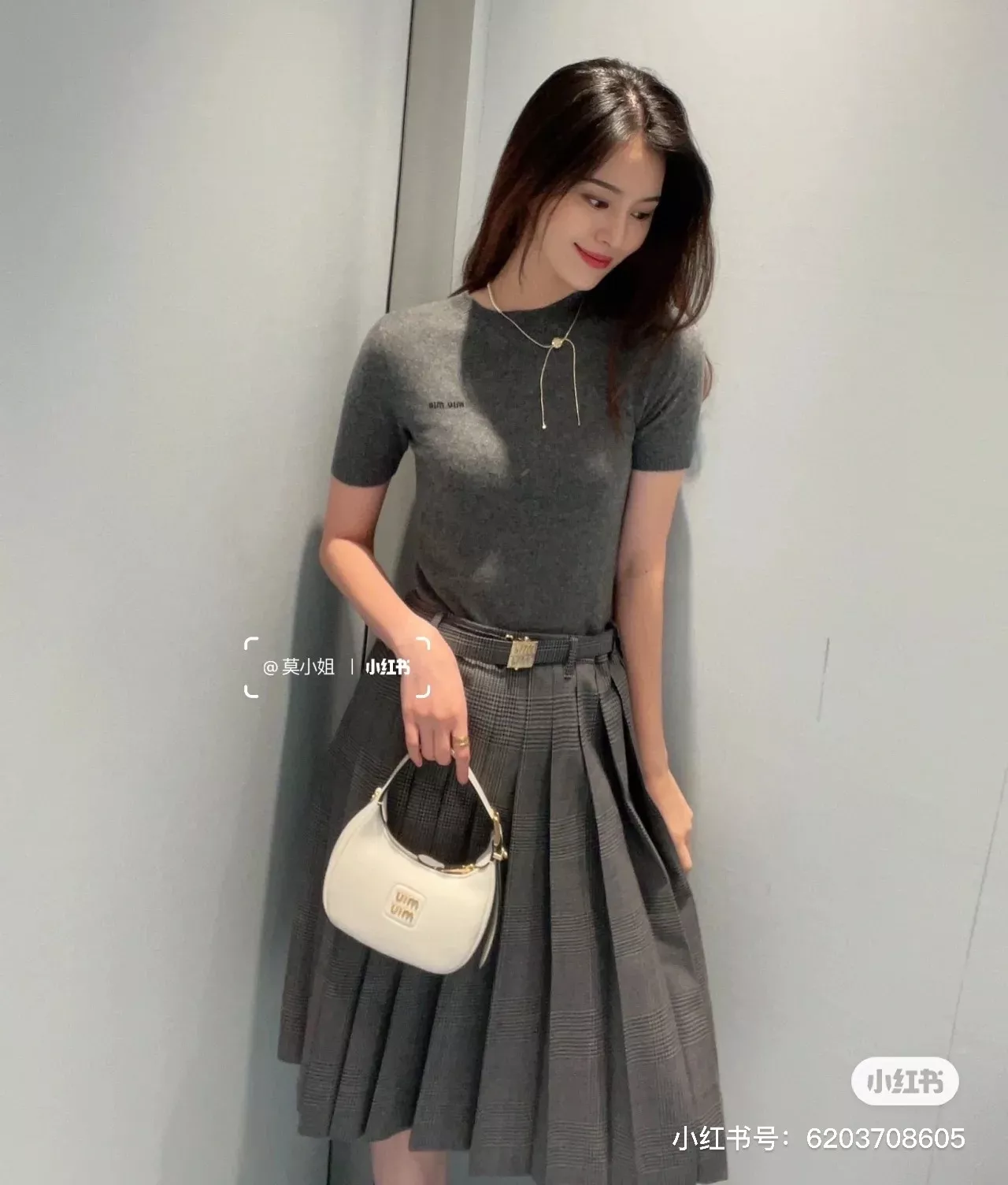 미우미우 5BC161 로고 카프스킨 호보 숄더백 상세 이미지 13