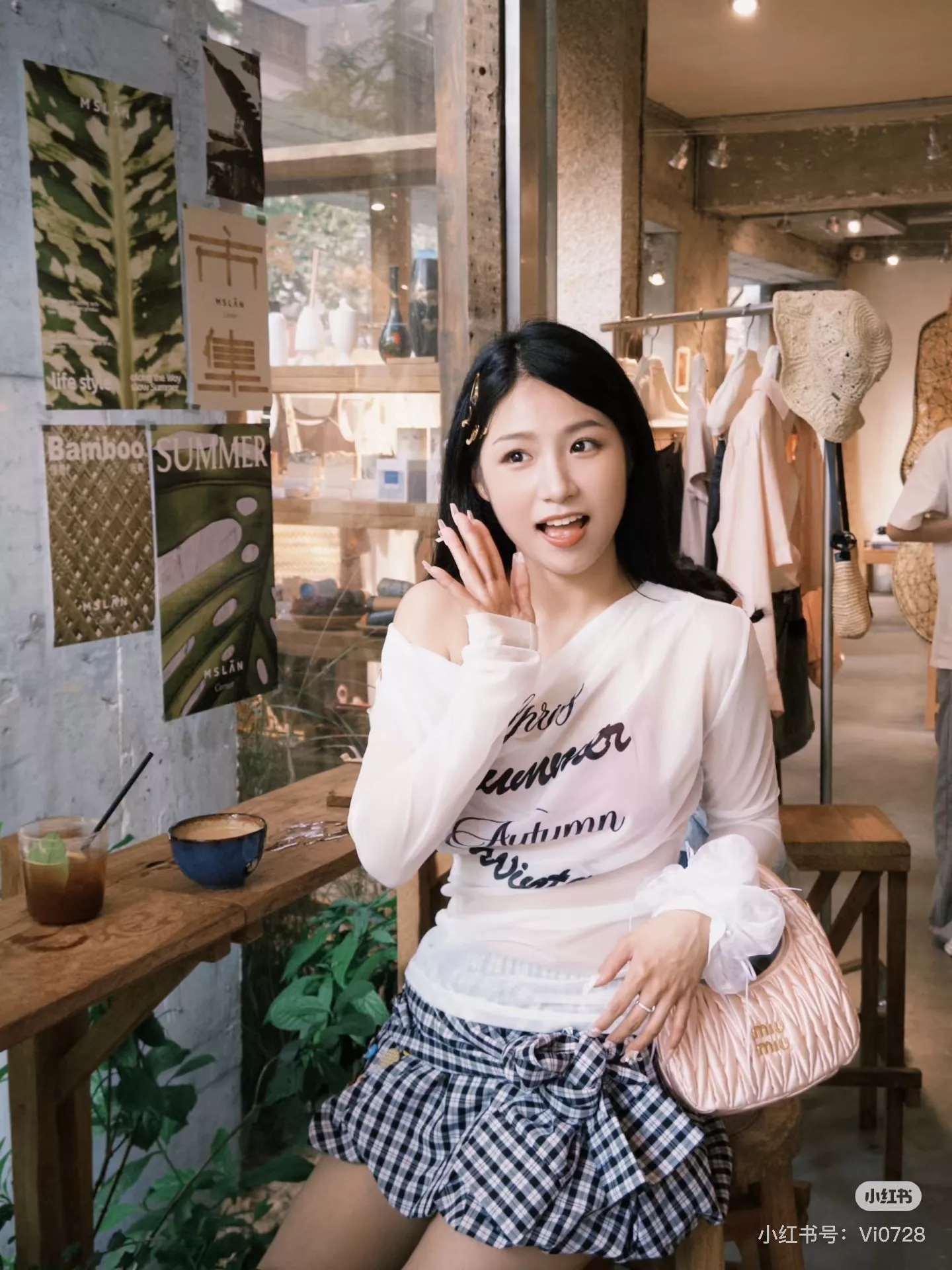 미우미우 마틀라세 새틴 미니 호보백 상세 이미지 15