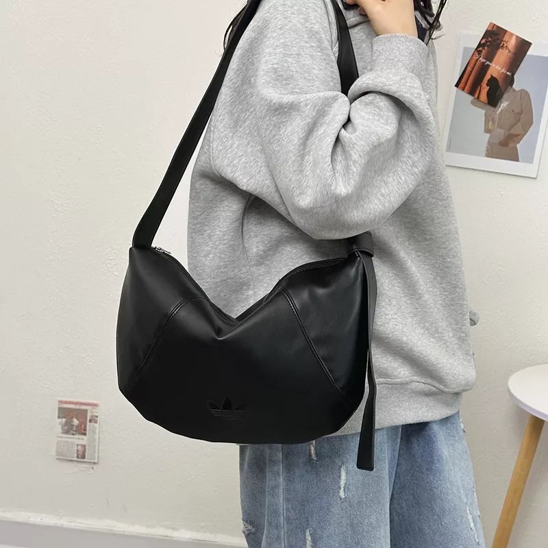 아디다스 심플 대용량 PU 크로스 호보백 상세 이미지 6