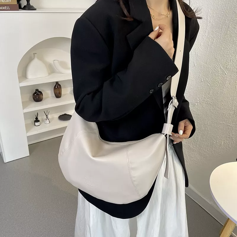 아디다스 심플 대용량 PU 크로스 호보백 상세 이미지 8