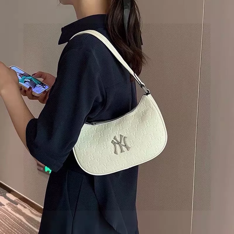 엠엘비 모노그램 로고 포인트 투웨이 호보백 상세 이미지 3