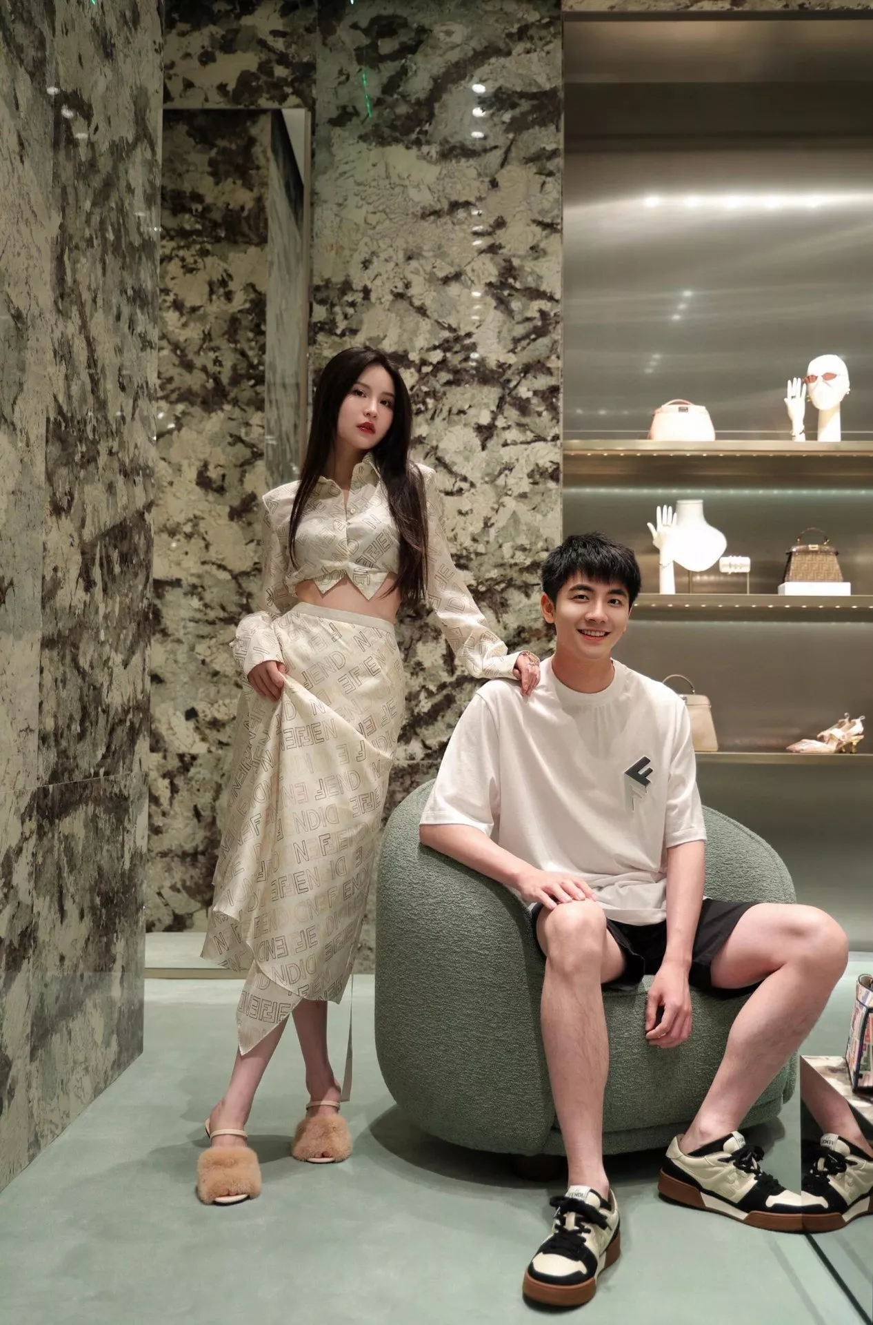 펜디 FF 3D 입체 로고 머서라이즈 코튼 반소매 티셔츠 상세 이미지 18