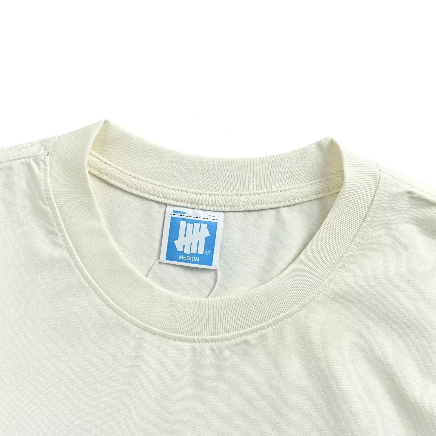 언디피티드 파이브 스트라이프 펀치 프린트 반소매 티셔츠 상세 이미지 4