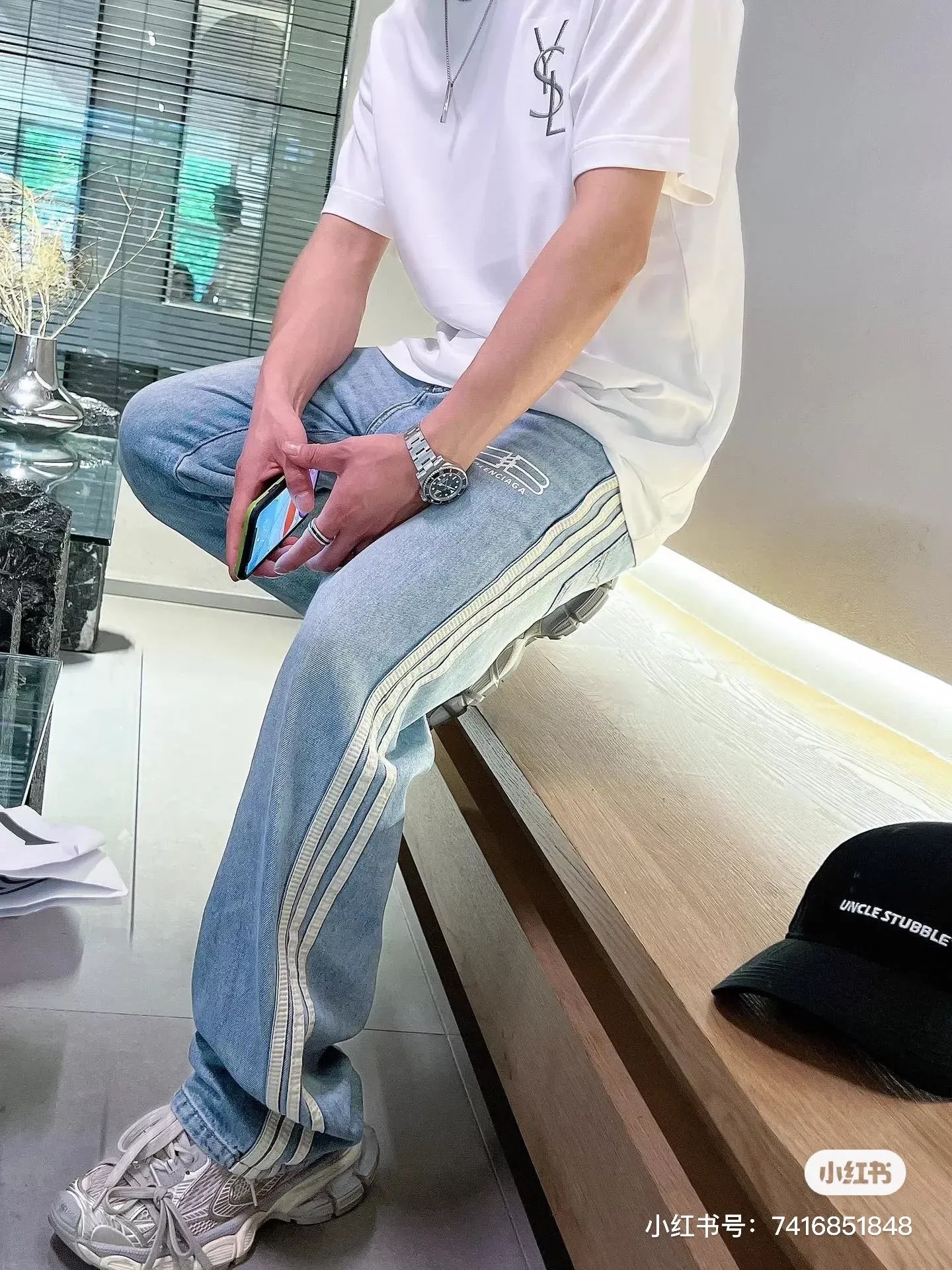 입생로랑 가슴 레터 자수 코튼 반소매 티셔츠 상세 이미지 14
