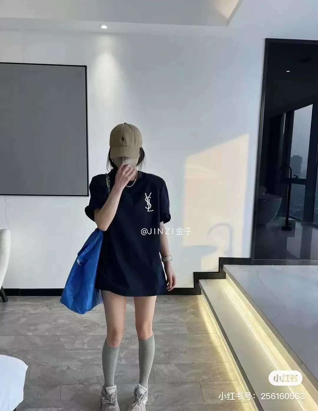 입생로랑 가슴 레터 자수 코튼 반소매 티셔츠 상세 이미지 11