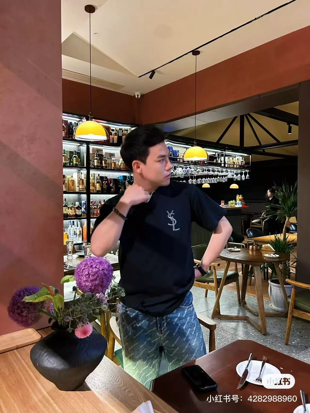 입생로랑 가슴 레터 자수 코튼 반소매 티셔츠 상세 이미지 14