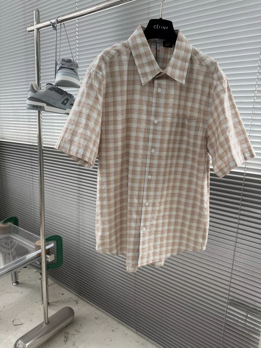 로에베 아나그램 패치 경량 체크 시어서커 셔츠 쇼츠 세트 상세 이미지 2