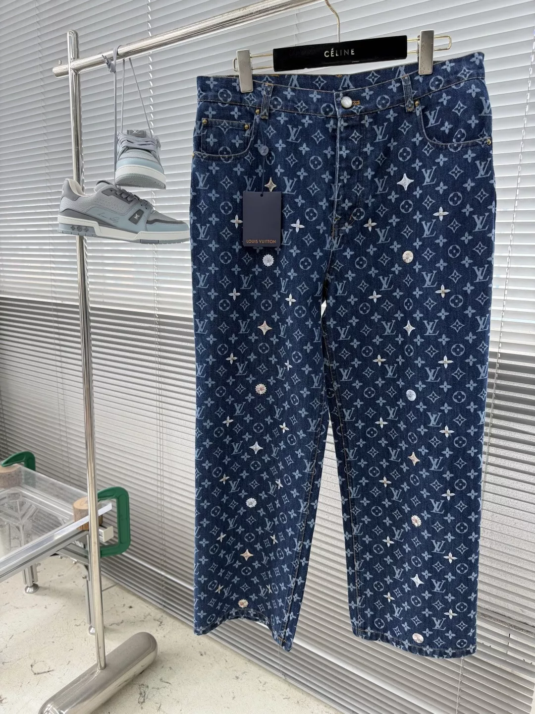 루이비통 모노그램 자수 로고 데님 셔츠 재킷 팬츠 세트 상세 이미지 9