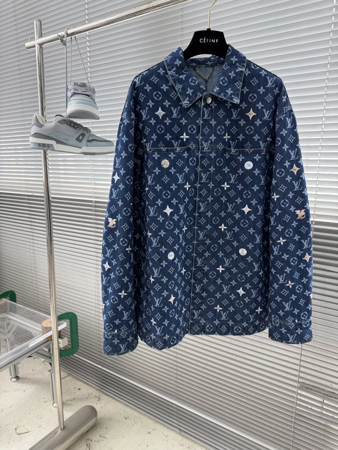 루이비통 모노그램 자수 로고 데님 셔츠 재킷 팬츠 세트 상세 이미지 2