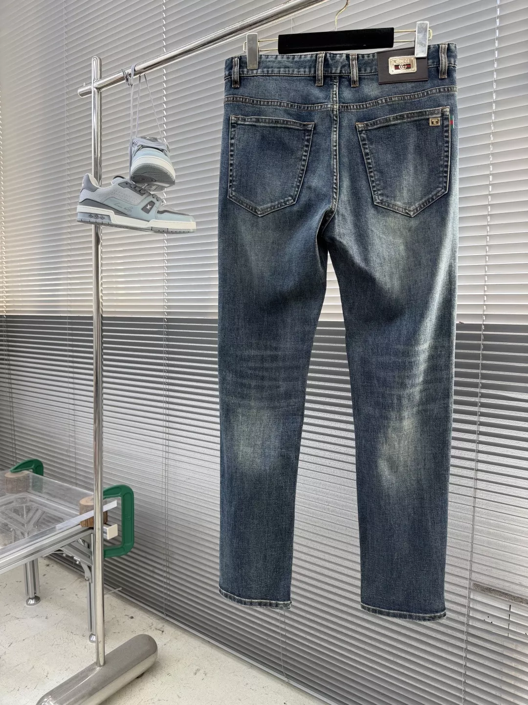 구찌 빈티지 워싱 자수 포인트 데님 팬츠 상세 이미지 2