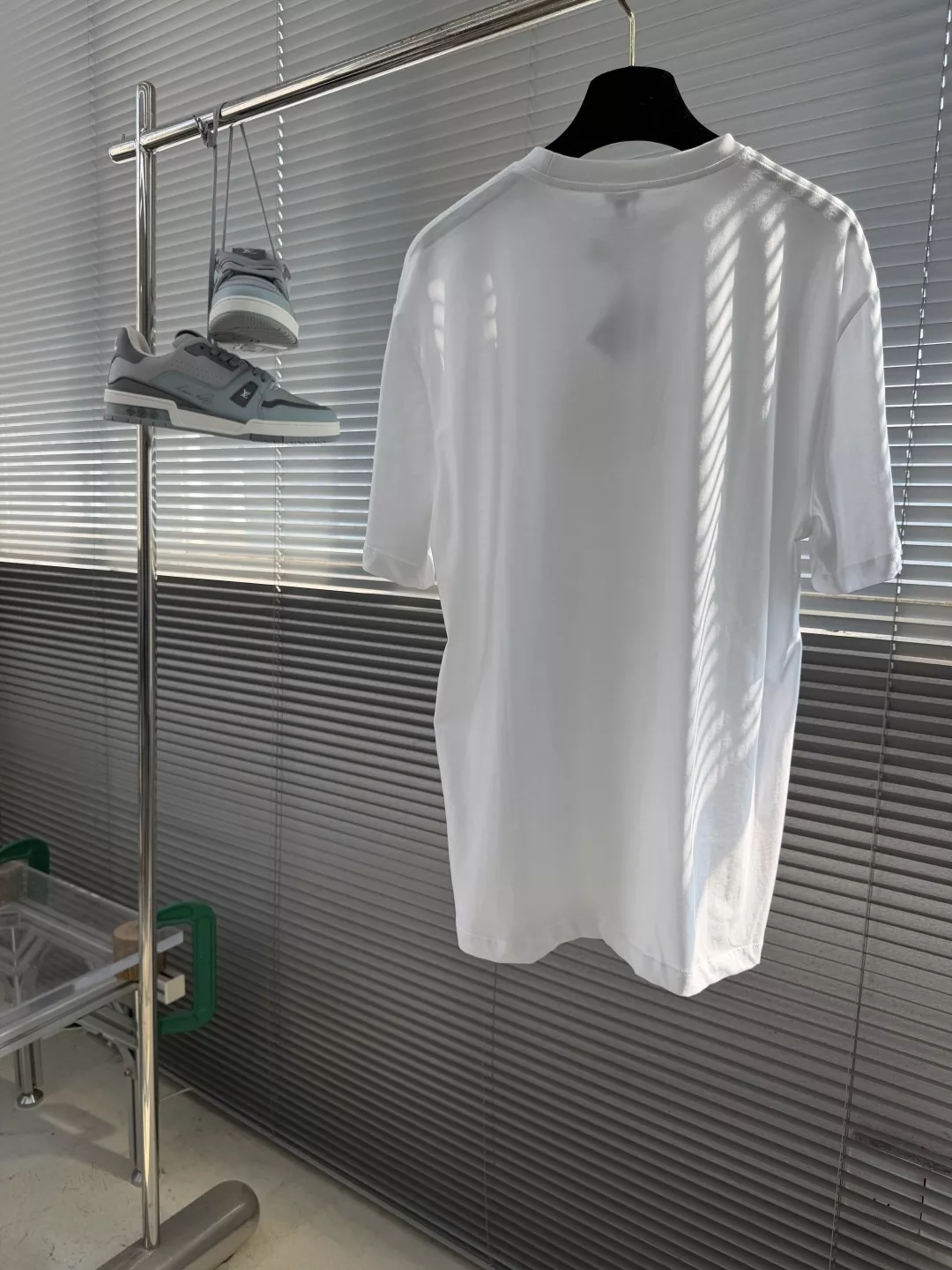 로에베 로고 3D 자수 코튼 혼방 반소매 티셔츠 상세 이미지 8