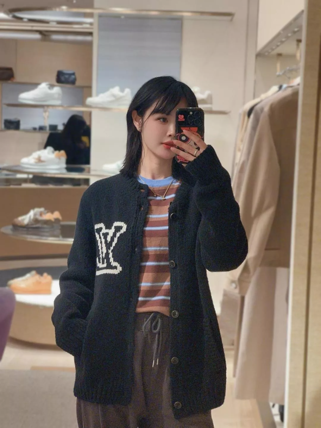 루이비통 자카드 로고 울 캐시미어 혼방 긴소매 가디건 상세 이미지 15