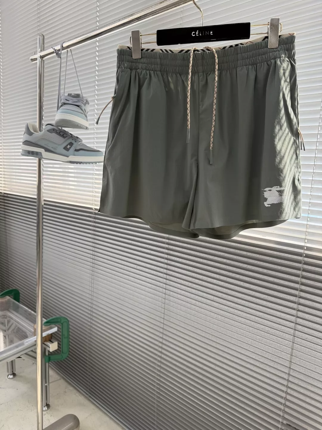 버버리 체크 테이프 나일론 밴딩 쇼츠 상세 이미지 1