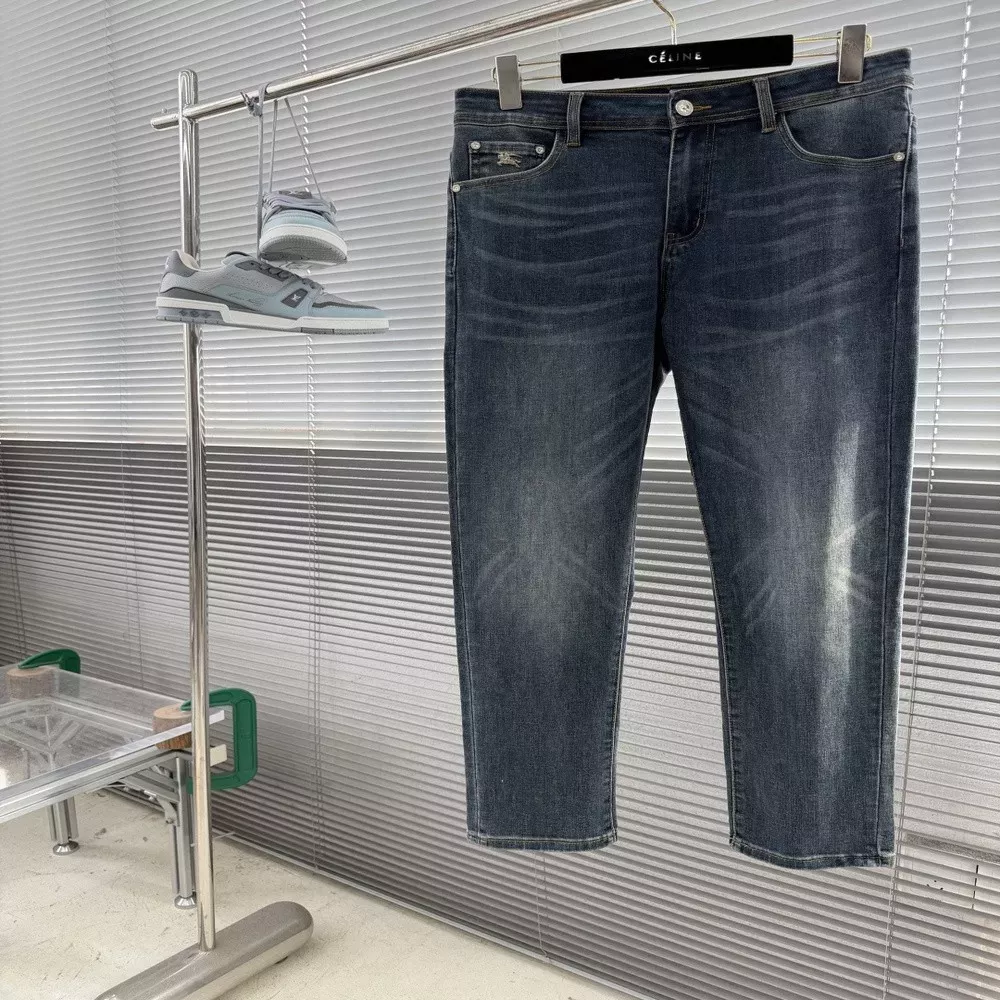 버버리 워싱 캣워싱 스트레이트 데님 팬츠