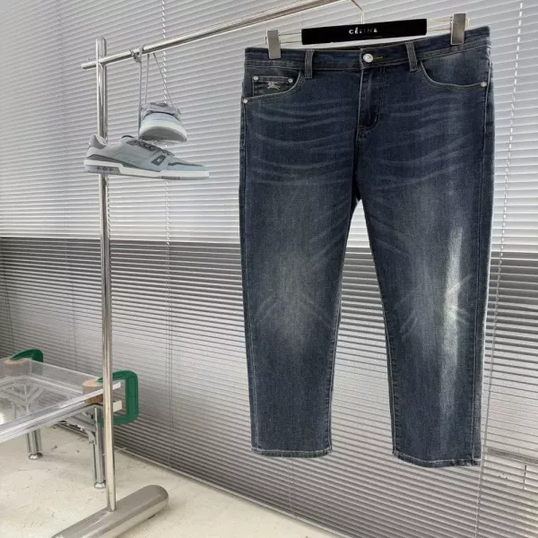 버버리 워싱 캣워싱 스트레이트 데님 팬츠