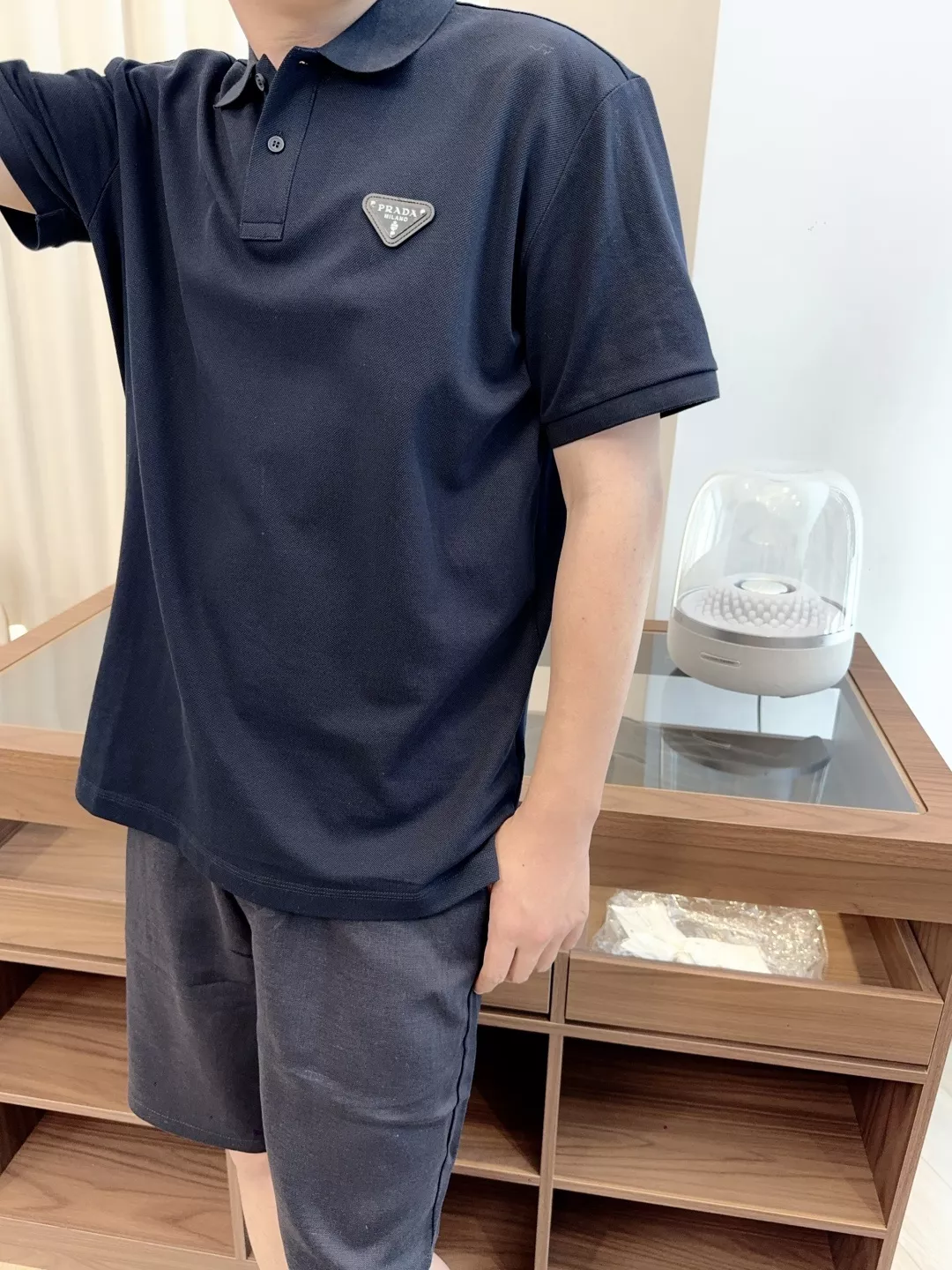 프라다 메탈 삼각 로고 피케 반소매 폴로 티셔츠 상세 이미지 18