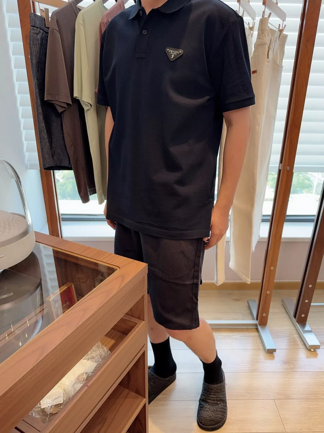 프라다 메탈 삼각 로고 피케 반소매 폴로 티셔츠 상세 이미지 20