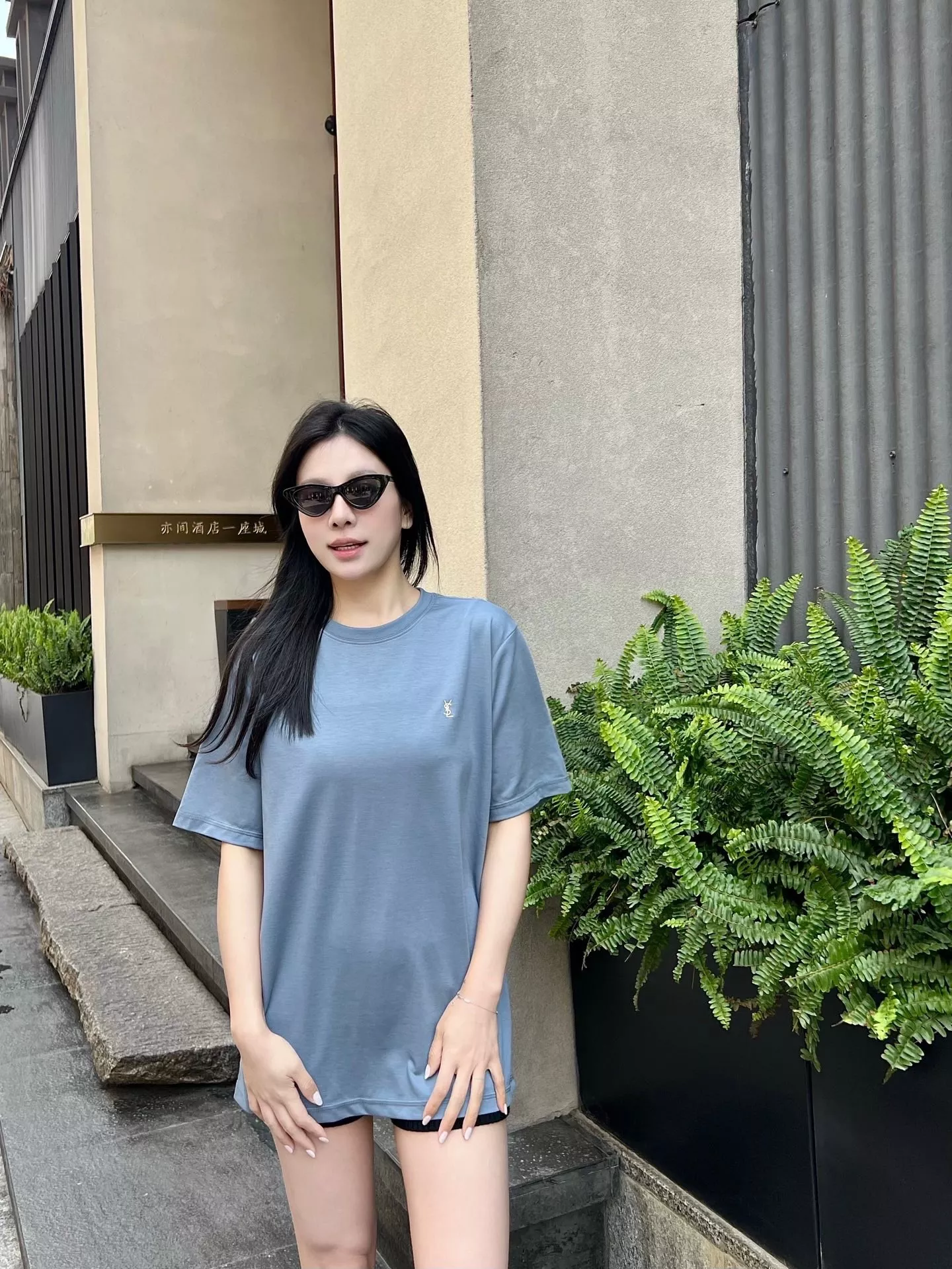 입생로랑 로고 자수 블루 코튼 반소매 티셔츠 상세 이미지 18