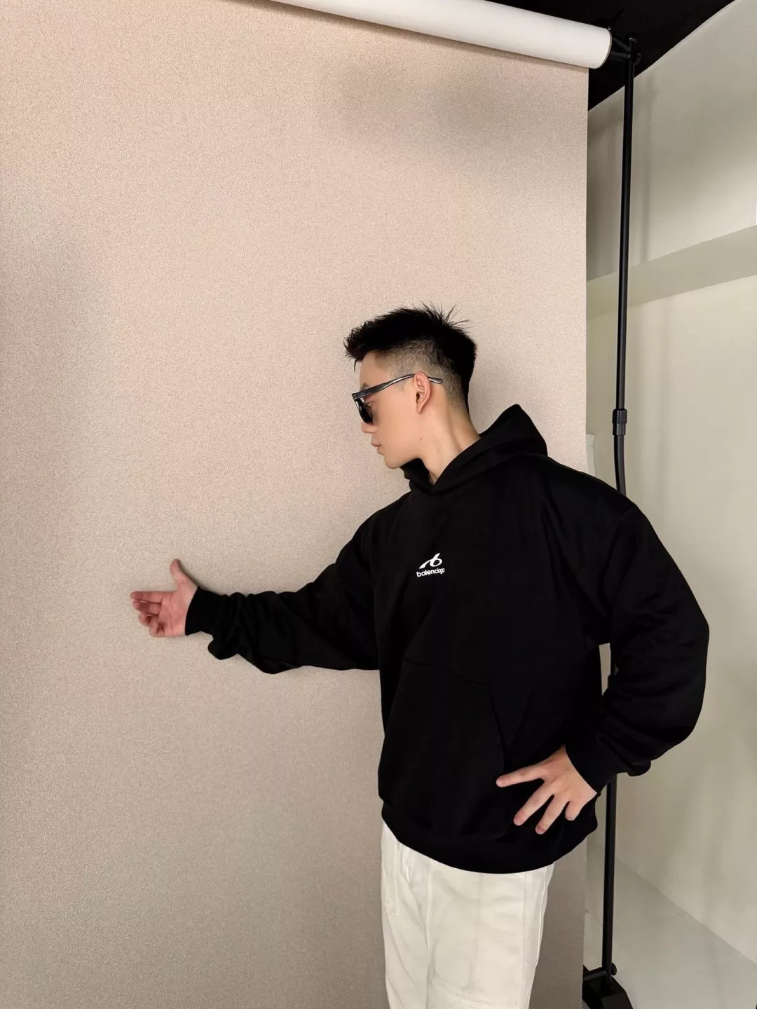 발렌시아가 반사 프린트 루즈핏 코튼 후드 티셔츠 상세 이미지 20