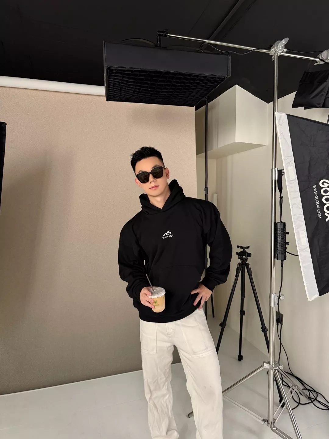 발렌시아가 반사 프린트 루즈핏 코튼 후드 티셔츠 상세 이미지 19