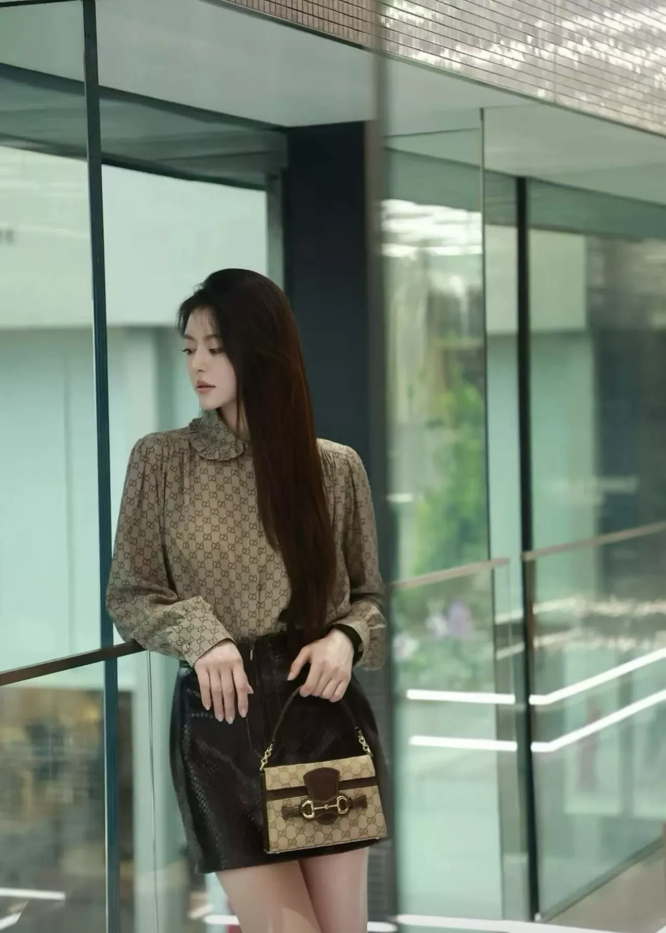 구찌 GG 자카드 프릴 칼라 루즈핏 긴소매 셔츠 상세 이미지 56