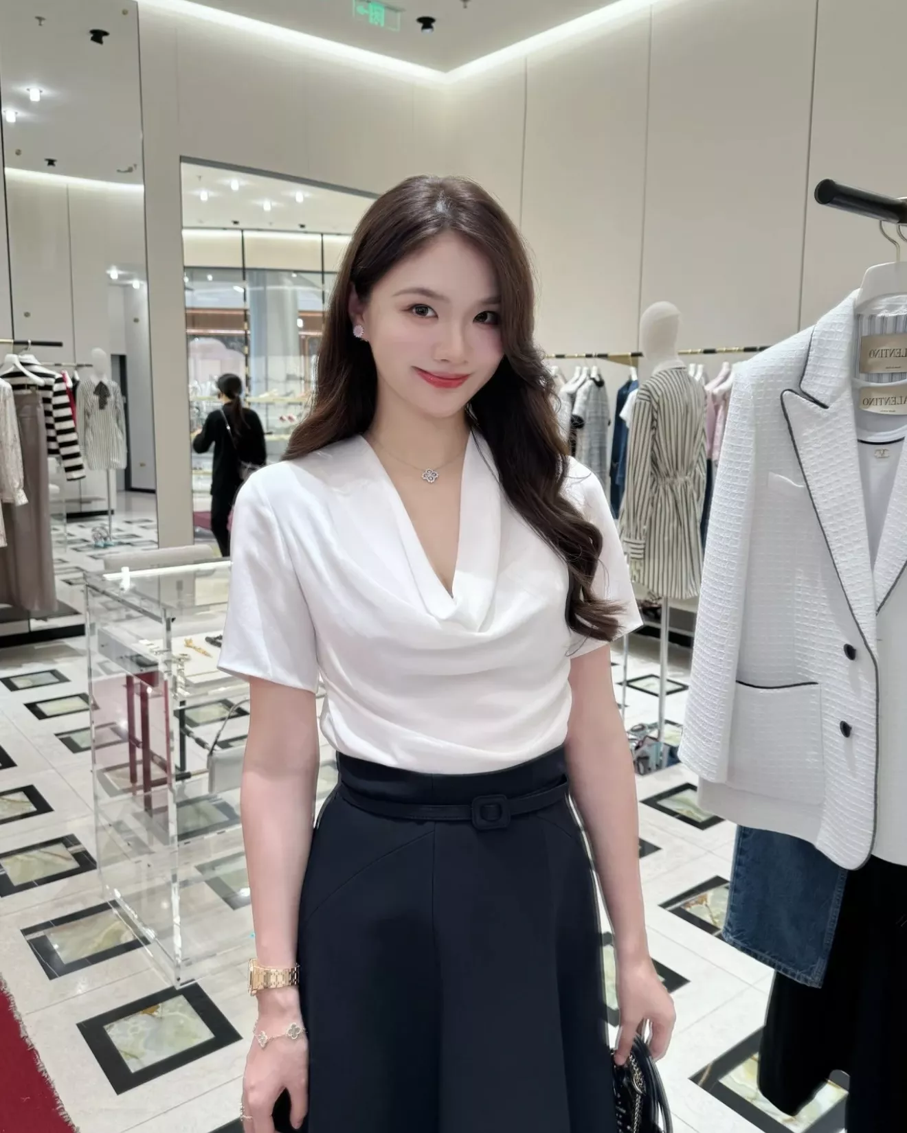 디올 드레이프 넥 루즈핏 반소매 티셔츠 상세 이미지 22