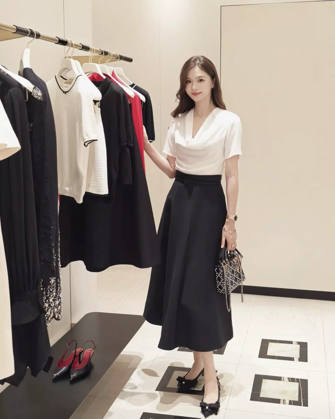 디올 드레이프 넥 루즈핏 반소매 티셔츠 상세 이미지 23