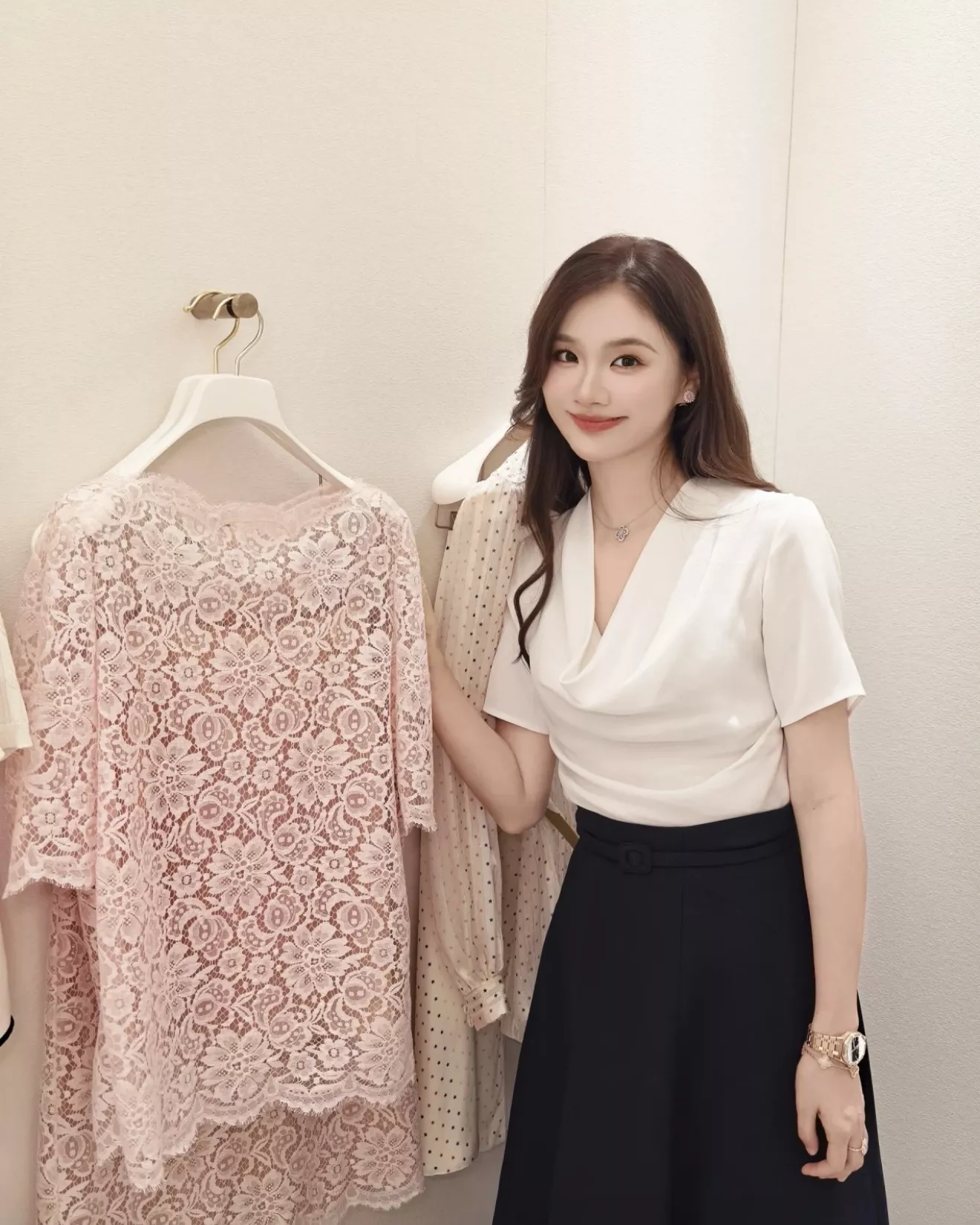 디올 드레이프 넥 루즈핏 반소매 티셔츠 상세 이미지 19