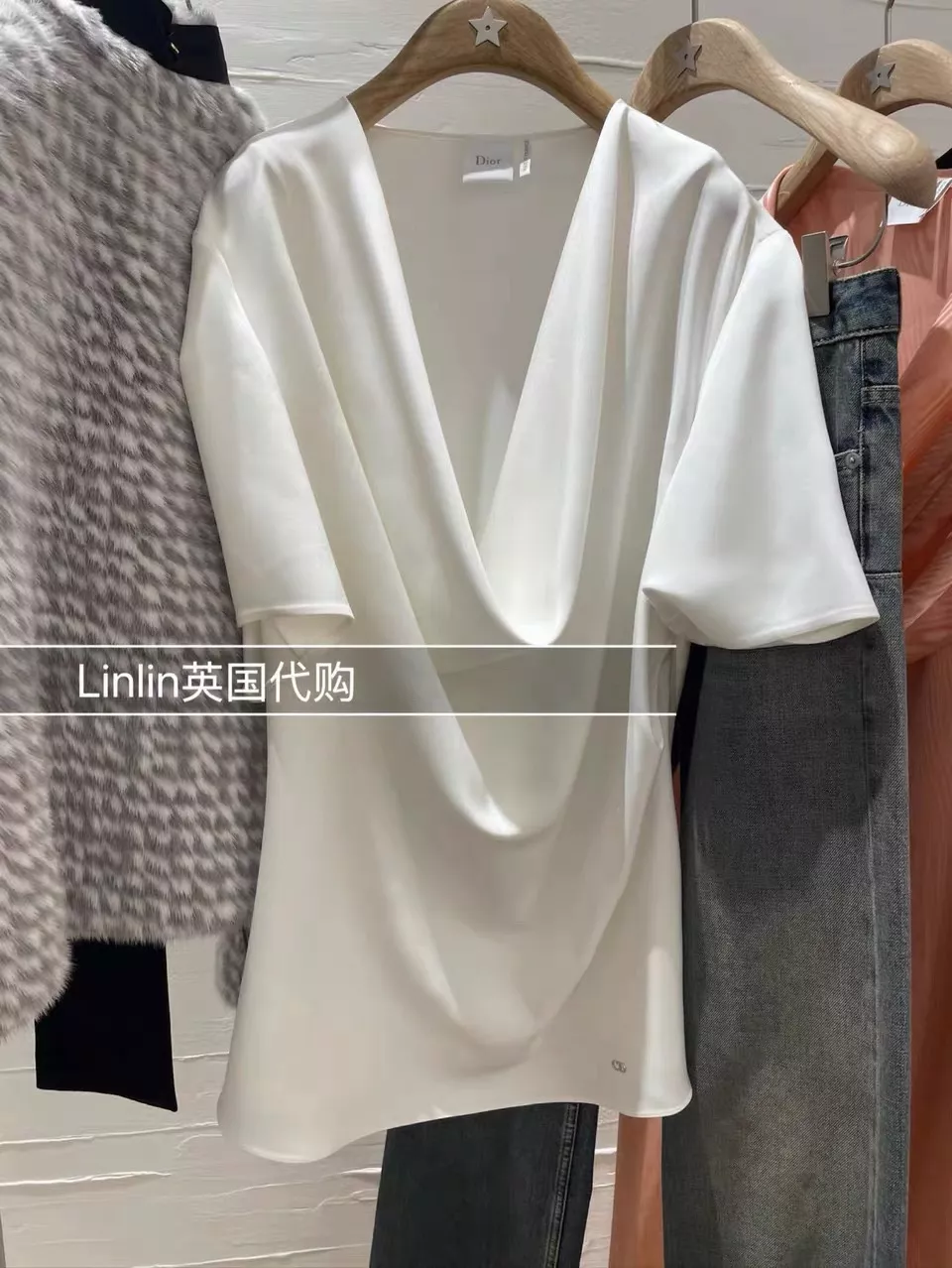 디올 드레이프 넥 루즈핏 반소매 티셔츠 상세 이미지 27