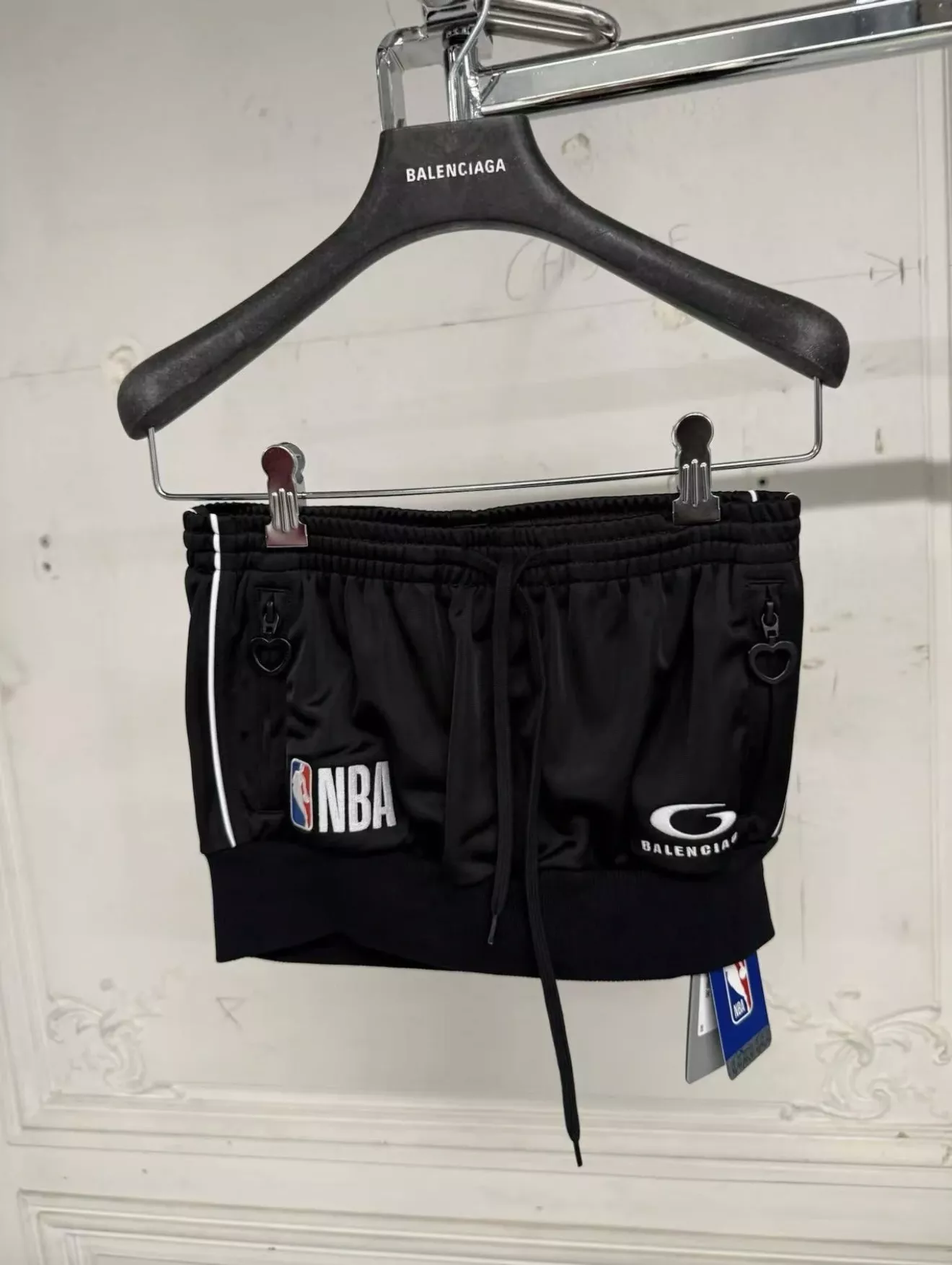 발렌시아가 NBA 아트 자수 셔링 미니 스커트 상세 이미지 27